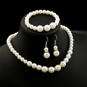 Parure de bijoux en perles avec collier bracelet et boucles d'oreilles et strass
