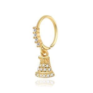 Detailansicht eines goldenen Nasenrings in Sternform mit funkelnden Zirkonia