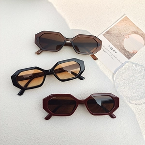 Set of lightweight hexagonal sunglasses in brown, black and dark red leopard prints