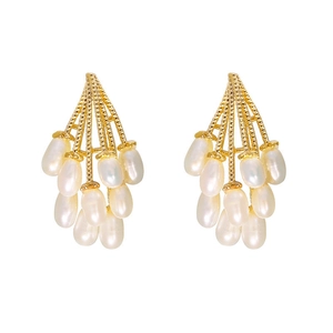 Elegant gold pearl drop earrings with grape cluster design in French vintage style
