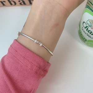 Minimalist S925 silver bracelet with freshwater pearls and beads on a female wrist
