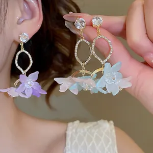 French Style Acrylic Flower Dangle Earrings For Women Fresh Sweet Rhinestone Petal Long Drop Earrings With Silver Earring Post Jewelry