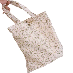 Mini sac à main en toile à motif floral rose et vert avec poignée supérieure souple