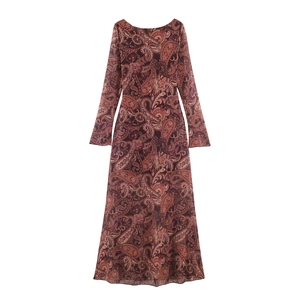 Robe en maille moulante avec imprimé paisley, manches longues et col rond marron