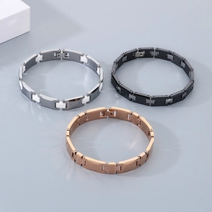 Bracelet pour homme en acier au tungstène poli avec motif croix en trois finitions