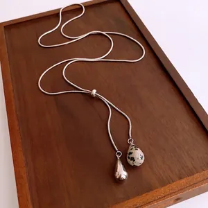 Collier vintage avec pendentif goutte en pierre tachetée et chaîne serpent réglable