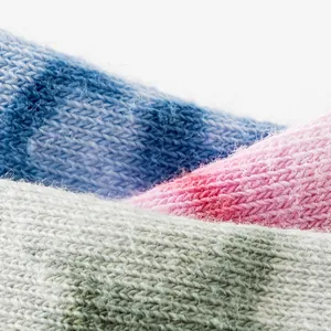 Weiche Tie-Dye Yoga-Socken in Rosa und Blau mit rutschfestem Strickgewebe-Design