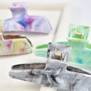 Chic irregular marbled claw clips in various colors for stylish hair styling