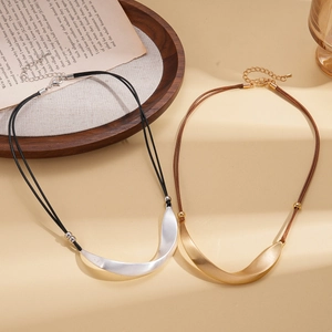 Minimalist double-layered irregular brushed metal pendant necklace with cord for women