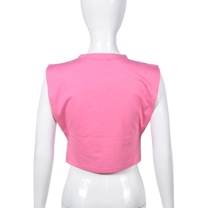 Vista posteriore del top corto rosa senza maniche con cut-out sulla spalla