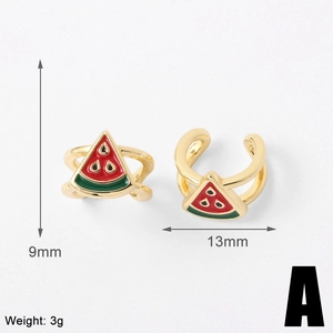 Nahaufnahme der Wassermelonen-Ohrklemmen mit Maßen von 13 mm Breite und 9 mm Höhe