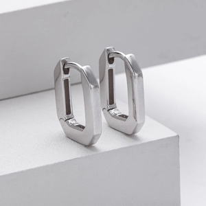 Detailed view of geometric square hoop earrings in polished 925 sterling silver