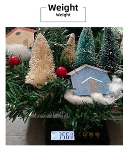 Detailed weight measurement showing 356.1g for the lighted Christmas tree wreath