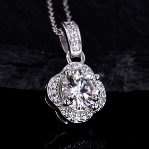 Collana con ciondolo halo in argento sterling S925 e moissanite rotonda per donne eleganti