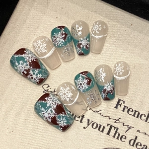 Press On Nails Hand Painted Snowflake Winter Christmas Theme Short Coffin Shape Glitter Green Red Artificial Nails