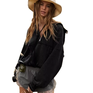 Sweat à capuche noir pour femme avec demi-zip et cordon de serrage style urbain