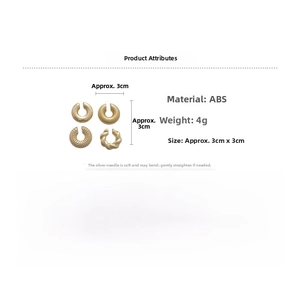 Détails des textures de boucles d'oreilles clips dorées en ABS de taille 3cm x 3cm