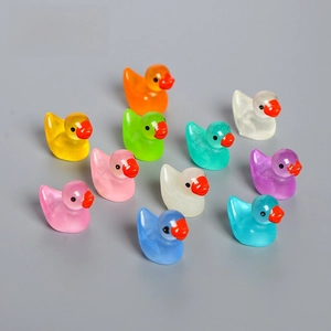 Bunte Mini-Enten aus Kunstharz mit mattierter Textur für Mikro-Landschaftsdekor