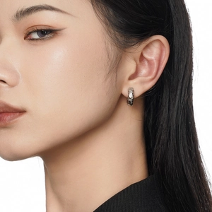 Minimalist S925 sterling silver hoop earrings with hammered texture on female model