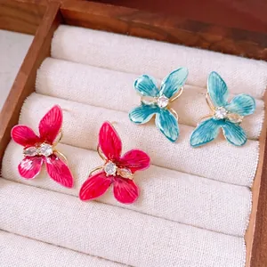 Boucles d'oreilles vintage fleurs en émail rose et bleu avec zircon brillant