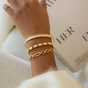 Bracciale Rigido Classico Occidentale in Acciaio Inossidabile Placcato Oro Con Strass per Donna Bracciale Pave di Lusso Moda