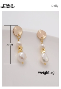 Baroque pearl drop earring detail with dimensions 3.5cm length and 5g weight