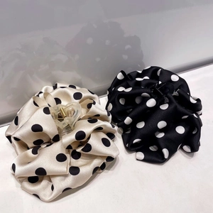 Detailed comparison of French polka dot fabric hair claws in black and beige finishes