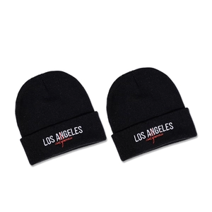 Due berretti in maglia nera con ricamo Los Angeles California in stile streetwear casual