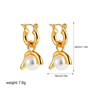 Detailed view of vintage gold pearl earrings with 28mm height and 18mm width dimensions