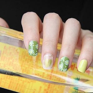 Short Square Round Press On Nails Daisy Floral Heart Pattern Green Yellow Artificial Fingernails Sweet Removable Manicure Tips
