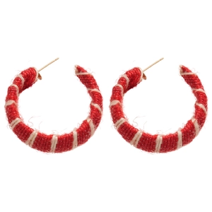 Fashionable C-shaped hoop earrings featuring red and beige woven yarn texture