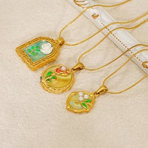 Colliers pendentifs vintage style jardin de Monet en acier doré 18k avec fleurs et perles
