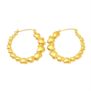 Orecchini a cerchio placcati oro 18K con cuori 3D collegati dal design elegante e unico