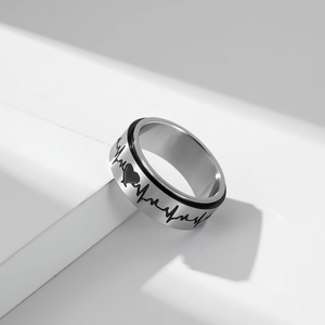 Bague rotative en acier inoxydable argenté avec motif cœur noir et ligne EKG ondulée