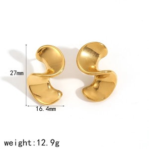 Polished 18k gold S-shaped stainless steel earrings with 27mm height dimensions