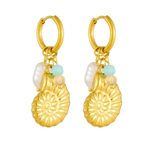 Boucles d'oreilles créoles dorées avec pendentif coquillage, perle et perles colorées