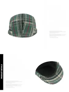 Détail de la boucle réglable en métal et du tissu à carreaux vert foncé de la casquette