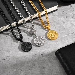 Kompass-Anhänger aus Edelstahl in Schwarz, Silber und Gold mit Panzerkette für Herren