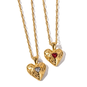 Mehrlagige 18k Gold Edelstahl Seilkette mit gehämmerten Herzanhängern und Zirkonias