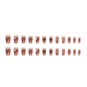 Komplettes Set mit 24 Stück Herz-Karo-Blush-Nägeln zum Aufkleben in kurzer Coffin-Form