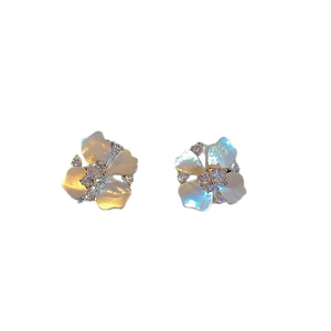 Elegant shell petal flower stud earrings with shimmering zircon center in white gold plating