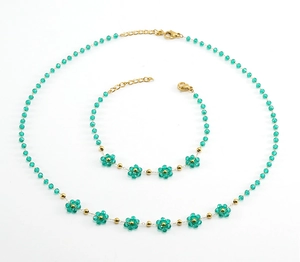 Detailed set of 18K gold-plated stainless steel jewelry with green crystal flower beads