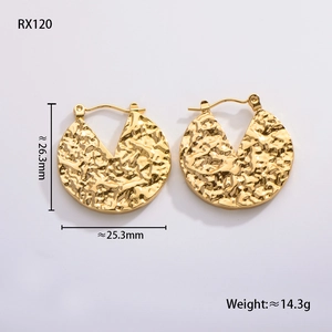 Detail shot of golden geometric leaf earrings with hammer texture and 26.3mm size