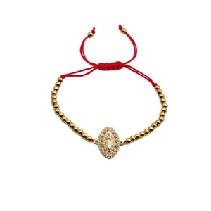 Ethno-Armband, vergoldet, mit roter Kordel und religiösem Anhänger, größenverstellbar