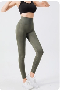 Détail du legging de yoga sans couture à taille haute avec ceinture côtelée et texture