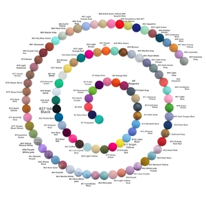 Disposizione a spirale di 99 perle di silicone da 17mm in vari colori opachi e marmorei