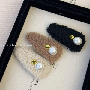 Three-piece set of faux lamb wool hair clips with pearls and gold heart accents