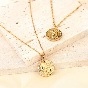 Collier Pendentif Pièce Soleil Lune en Acier Inoxydable Vintage pour Femme Plaqué Or Incrusté de Zirconia Bijoux Célestes
