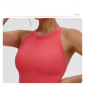 Detail of cross-back yoga vest featuring removable pads and high-stretch matte fabric