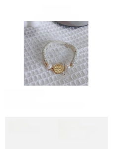 Detailed size chart for the adjustable pearl bracelet with a coin charm and gold plating